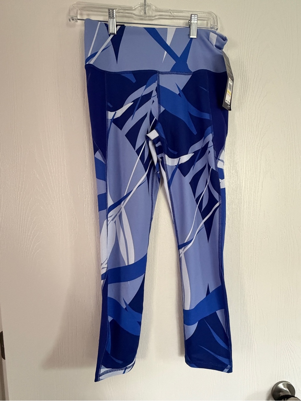 NWT Under Armour women's Leggings Blue/White/LTBlue size M active wear